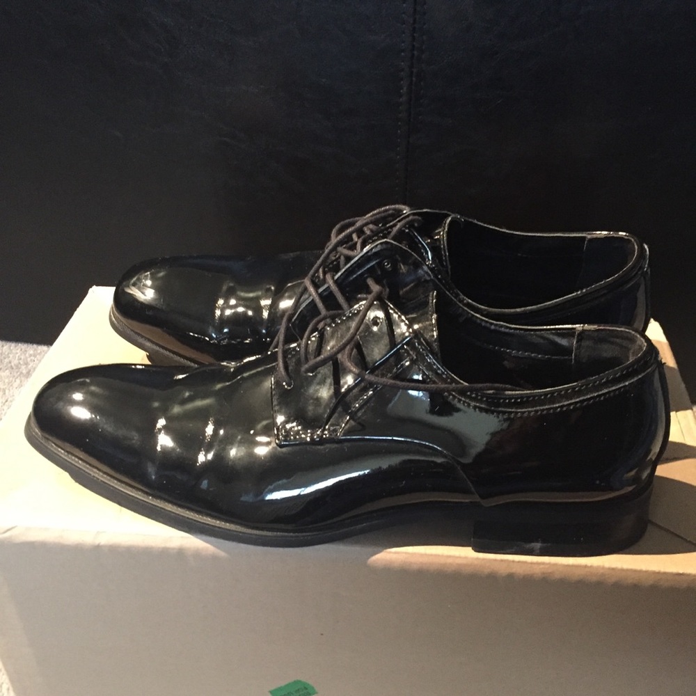 Men’s size 9 Calvin Klein dress shoes